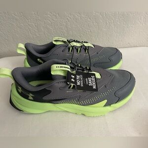 Under Armour Scramjet 6 Titan Grey/Black/Morph Green in Boys Size 2.5